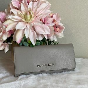 Michael Kors carryall wallet